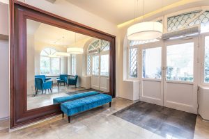 Custom Mirrors Change the Look of Your Victorville Home | Vern's Glass