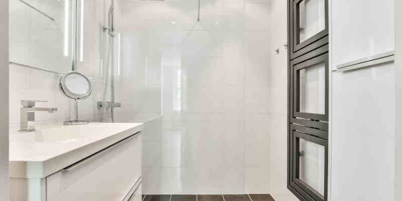 Choosing the Right Privacy Glass for Your Bathroom Spa Remodel